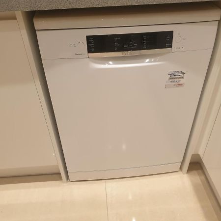 London Luxury 3 Bedroom 2 Bathrooms Flat 1 Min To Redbridge Station Free Parking & Wifi Wanstead Εξωτερικό φωτογραφία