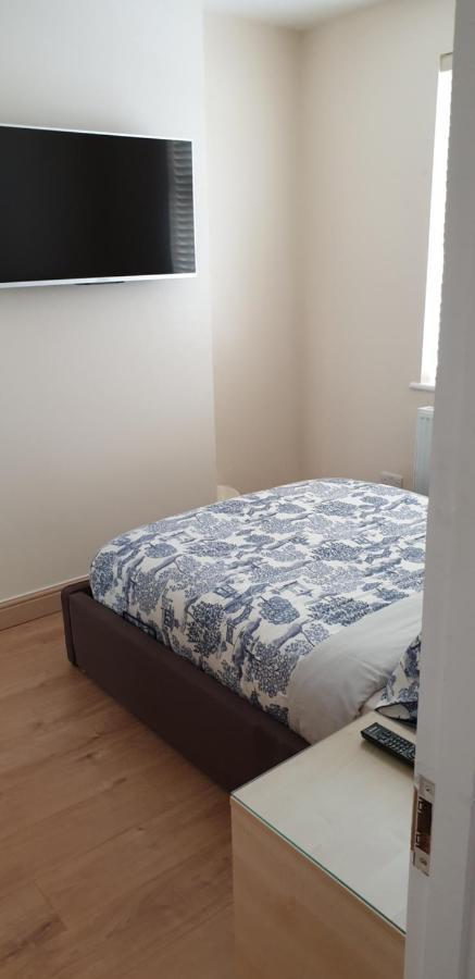 London Luxury 3 Bedroom 2 Bathrooms Flat 1 Min To Redbridge Station Free Parking & Wifi Wanstead Εξωτερικό φωτογραφία