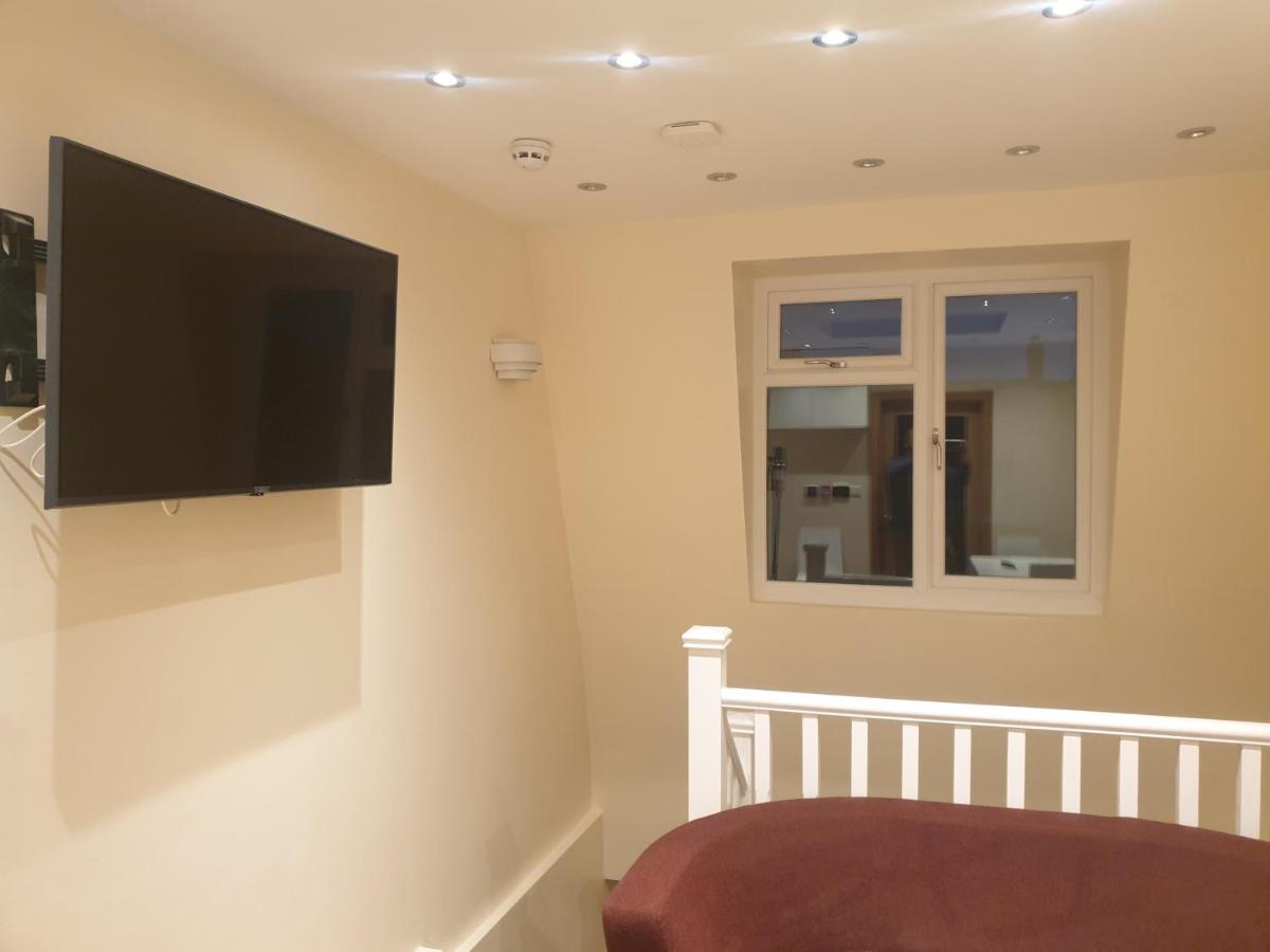 London Luxury 3 Bedroom 2 Bathrooms Flat 1 Min To Redbridge Station Free Parking & Wifi Wanstead Εξωτερικό φωτογραφία