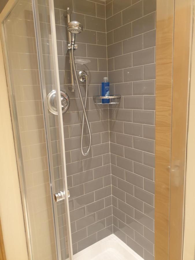 London Luxury 3 Bedroom 2 Bathrooms Flat 1 Min To Redbridge Station Free Parking & Wifi Wanstead Εξωτερικό φωτογραφία